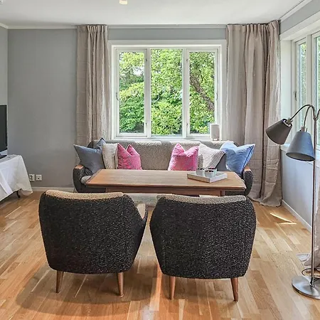 Apartment 2 Bedroom Stunning In