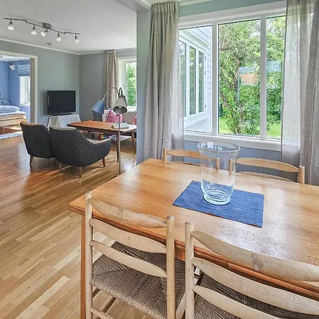 2 Bedroom Stunning In *