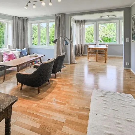 Apartment 2 Bedroom Stunning In