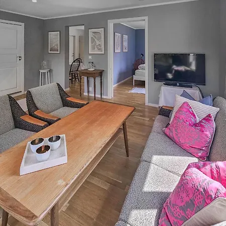 2 Bedroom Stunning In *