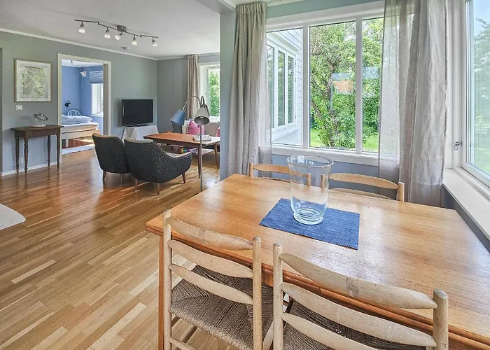 2 Bedroom Stunning In *