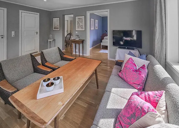 2 Bedroom Stunning In *